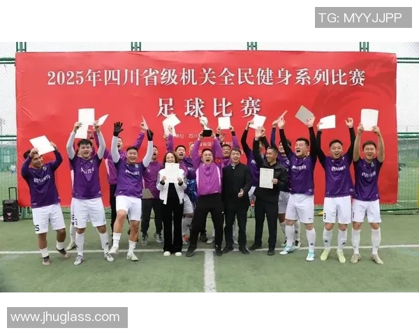 南京足球队逆袭之路：选拔赛中的拼搏与荣耀展现