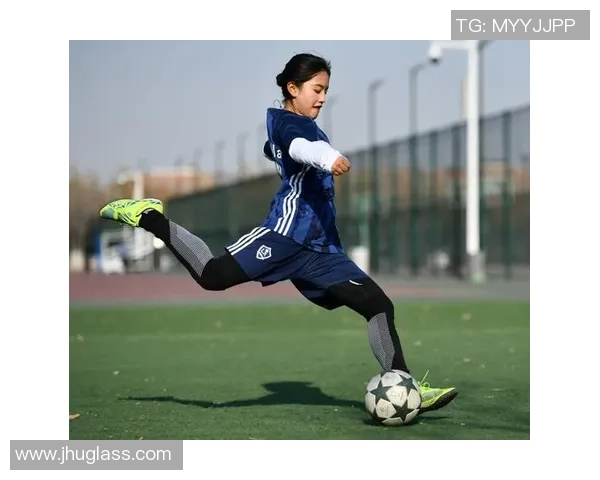 幸运星足球带你领略激情四射的绿茵场景与梦想成真的精彩旅程