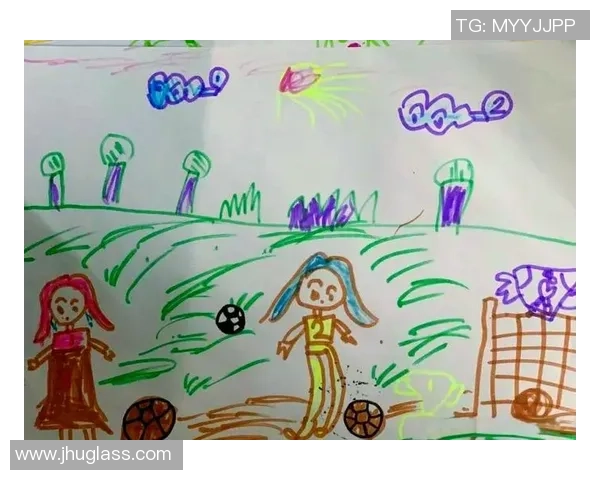 足球挂树上引发的奇思妙想与社区互动的温暖故事